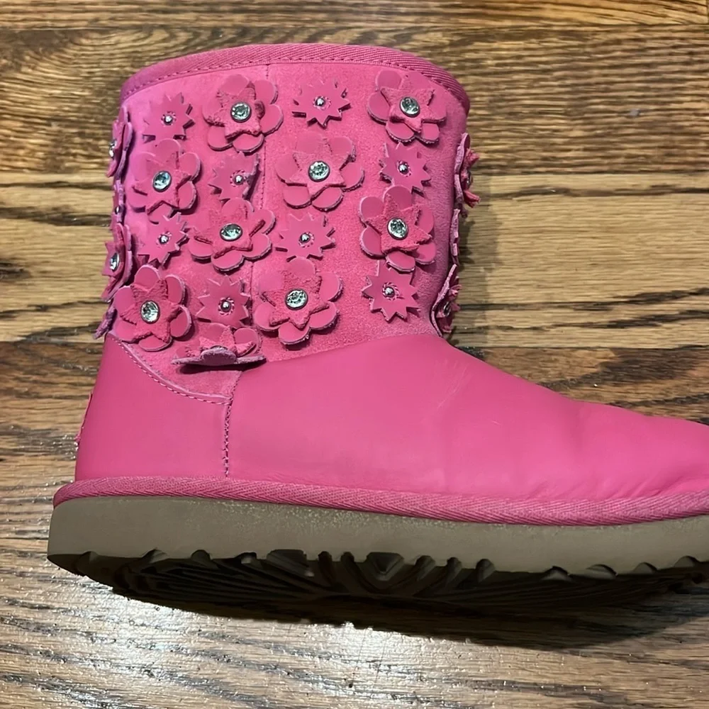 UGG Australia Classic Short II Pink Petal Pull-On Suede Leather Boots Size 3